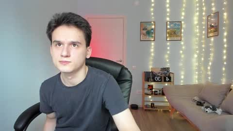 Thomas brunette and Alex blond online show from 12.17.24