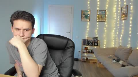 Thomas brunette and Alex blond online show from 12.21.24