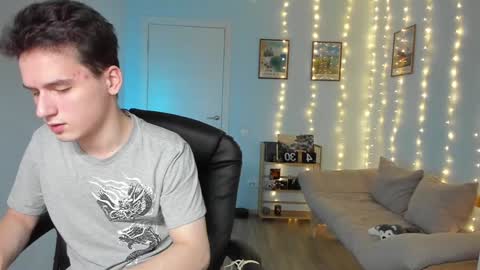 Thomas brunette and Alex blond online show from 12.28.24