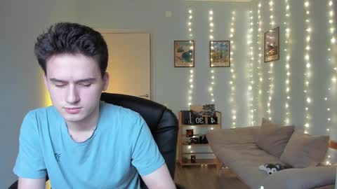 Thomas brunette and Alex blond online show from 12.29.24