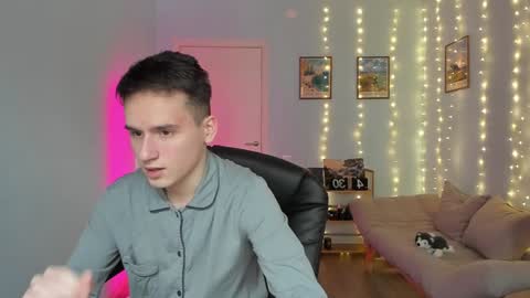 Thomas brunette and Alex blond online show from 01.06.25