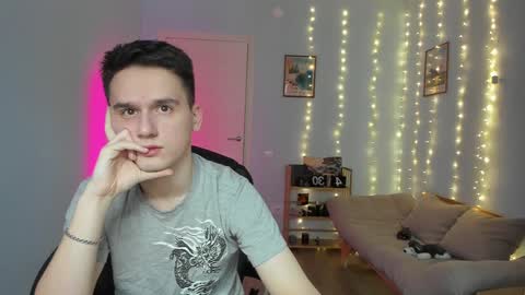 Thomas brunette and Alex blond online show from 01.10.25