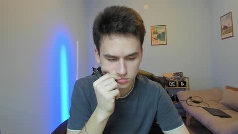 Thomas brunette and Alex blond online show from 01.28.25