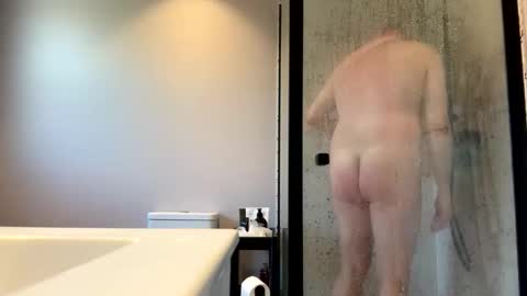 Snapshot of scottric chatting on 10.12.25 SexyDaddy online show from 10.12.25