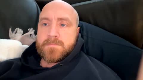 Snapshot of scottric chatting on 12.15.25 SexyDaddy online show from 12.15.25