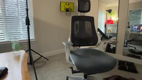 Snapshot of scottybeam chatting on 12.04.25 Scotty online show from 12.04.25