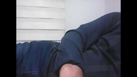 Snapshot of screw2 chatting on 04.25.26 Evren online show from 04.25.26