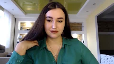 Elizabeth  online show from 01.03.25