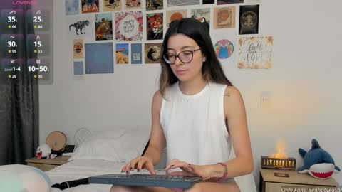 Snapshot of seahotseason chatting on 12.17.24 Aria Independent model online show from 12.17.24