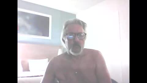 Snapshot of seantheflyer chatting on 09.08.25 seantheflyer online show from 09.08.25
