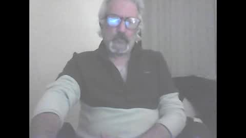 Snapshot of seantheflyer chatting on 10.04.25 seantheflyer online show from 10.04.25