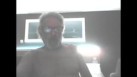 Snapshot of seantheflyer chatting on 10.10.25 seantheflyer online show from 10.10.25