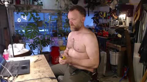 Snapshot of seattlemanwhore chatting on 04.19.26 Seattlemanwhore online show from 04.19.26