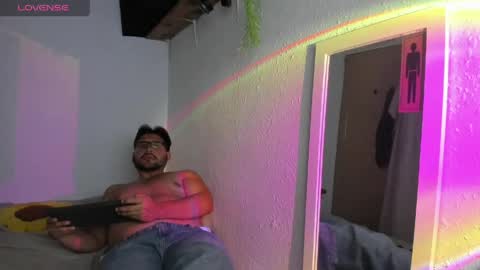 Snapshot of sebas9608 chatting on 05.19.26 Sebastian Bn online show from 05.19.26