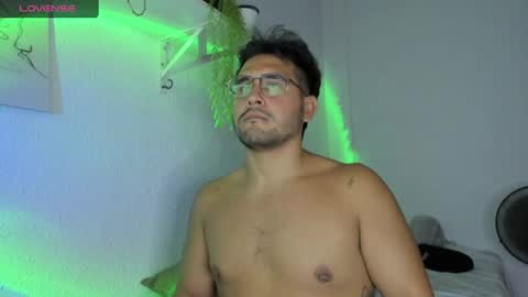 Snapshot of sebas9608 chatting on 07.11.26 Sebastian Bn online show from 07.11.26
