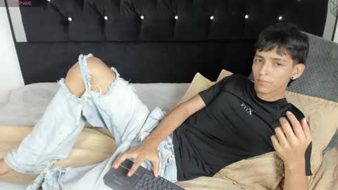 Snapshot of sebas_cat chatting on 05.06.26 Sebastian Alvarez online show from 05.06.26