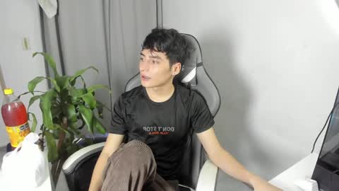 Snapshot of sebas_rosse chatting on 04.30.26 sebastian online show from 04.30.26