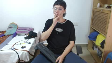 Snapshot of sebasslops chatting on 04.23.26 Sebas online show from 04.23.26