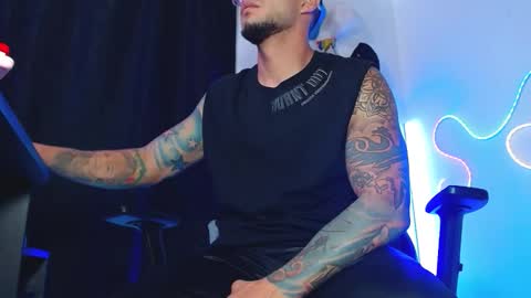 Snapshot of sebastian_025 chatting on 11.14.25 Sebastian online show from 11.14.25