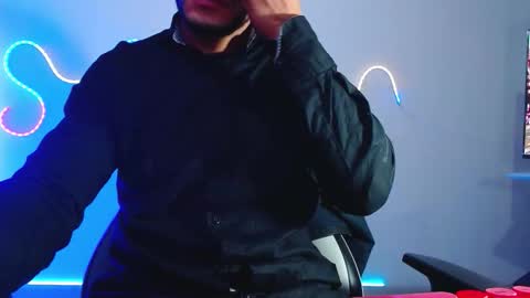 Snapshot of sebastian_025 chatting on 12.18.25 Sebastian online show from 12.18.25