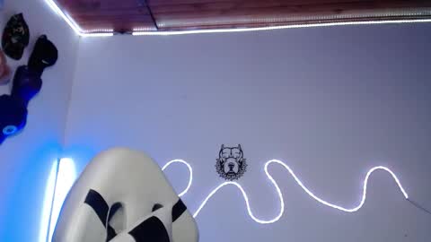 Snapshot of sebastian_025 chatting on 12.22.25 Sebastian online show from 12.22.25