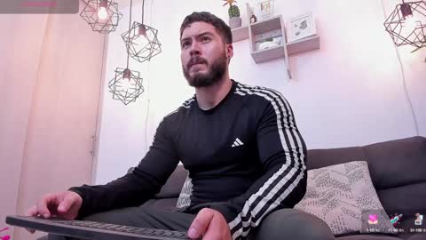 Snapshot of sebastianvilla__ chatting on 01.07.25 Instagram jeanpaulfit online show from 01.07.25