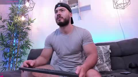 Snapshot of sebastianvilla__ chatting on 03.01.25 Instagram jeanpaulfit online show from 03.01.25