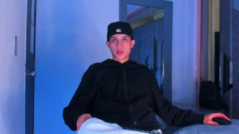 Sebastian online show from 04.12.26