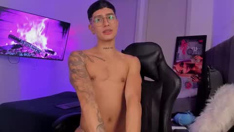 Snapshot of sebpalacio chatting on 12.23.25 SEBASTIAN PALACIO online show from 12.23.25