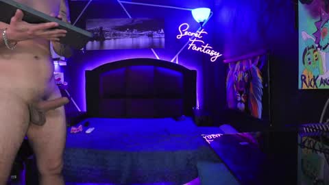 Kiki and Max online show from 12.24.24