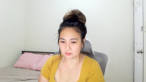 Snapshot of secretlover010101 chatting on 02.21.25 MILAN online show from 02.21.25