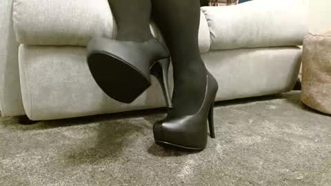 Snapshot of secretshoes chatting on 02.15.26 Secret Shoes online show from 02.15.26