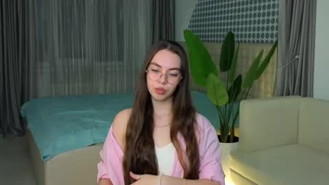 Mia online show from 12.15.25