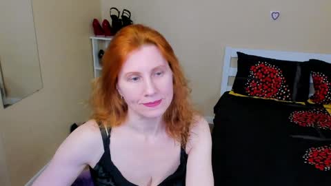 Snapshot of seductive_foxy_ chatting on 04.17.26 seductive_foxy_ online show from 04.17.26