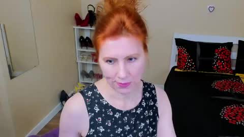 Snapshot of seductive_foxy_ chatting on 04.25.26 seductive_foxy_ online show from 04.25.26