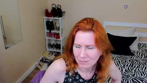 Snapshot of seductive_foxy_ chatting on 05.03.26 seductive_foxy_ online show from 05.03.26