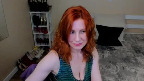 Snapshot of seductive_foxy_ chatting on 05.22.26 seductive_foxy_ online show from 05.22.26