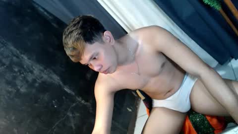 Snapshot of seductive_maxxx chatting on 04.23.26 Max online show from 04.23.26