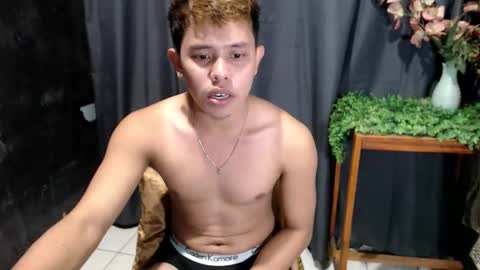 Snapshot of seductive_maxxx chatting on 04.27.26 Max online show from 04.27.26