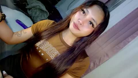 Snapshot of seductive_morena chatting on 12.21.25 Im shy online show from 12.21.25