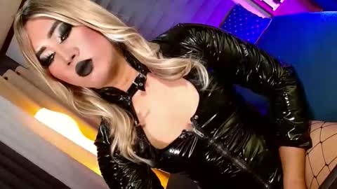 Snapshot of seductive_scarllete chatting on 05.09.26 SCARLETTE online show from 05.09.26