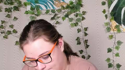 seductive_she_wolf online show from 10.19.25