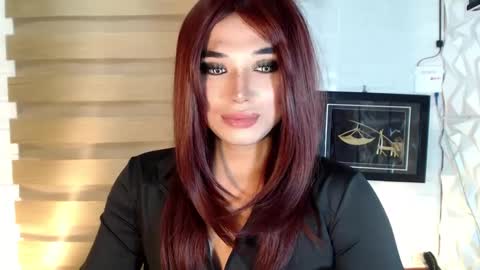 Snapshot of seductivedeluxe69 chatting on 02.27.25 Deluxe online show from 02.27.25