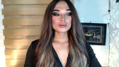 Snapshot of seductivedeluxe69 chatting on 02.27.25 Deluxe online show from 02.27.25
