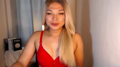 Snapshot of seductivedeluxe69 chatting on 09.14.25 Deluxe online show from 09.14.25