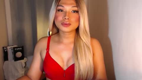 Snapshot of seductivedeluxe69 chatting on 09.14.25 Deluxe online show from 09.14.25