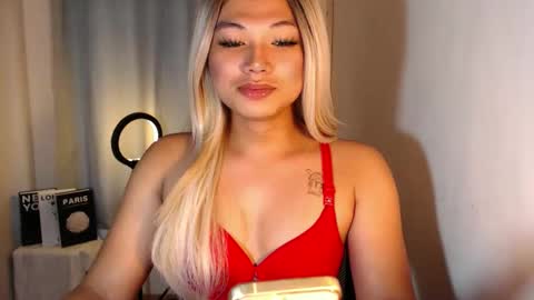 Snapshot of seductivedeluxe69 chatting on 09.16.25 Deluxe online show from 09.16.25