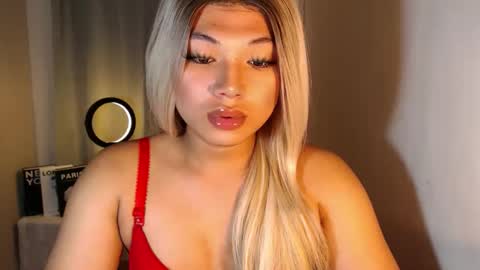 Snapshot of seductivedeluxe69 chatting on 09.16.25 Deluxe online show from 09.16.25
