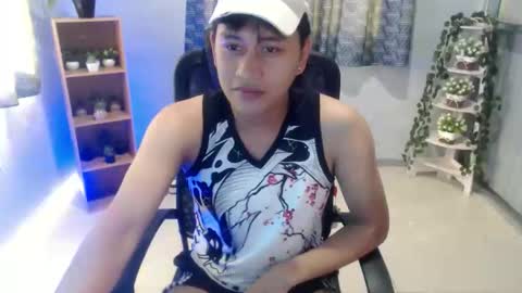 Snapshot of seductivee_bigcock chatting on 10.17.25 John online show from 10.17.25