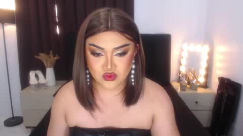 Snapshot of seductivelolalola chatting on 02.14.25 Natalie Mefford online show from 02.14.25